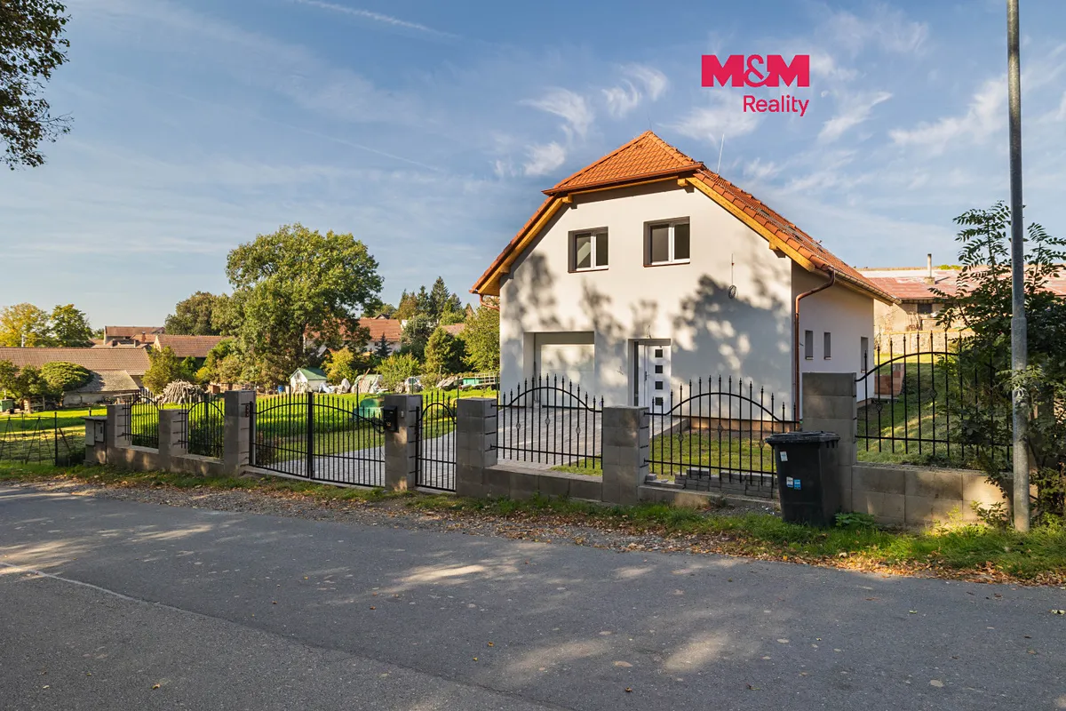 Prodej rodinného domu 200 m², pozemek 803 m²